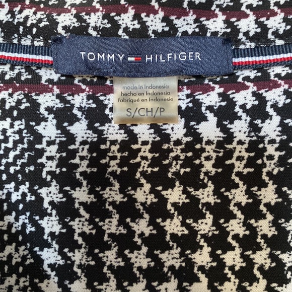 3/$30 Mix and match sleeveless button down top - Picture 4 of 4